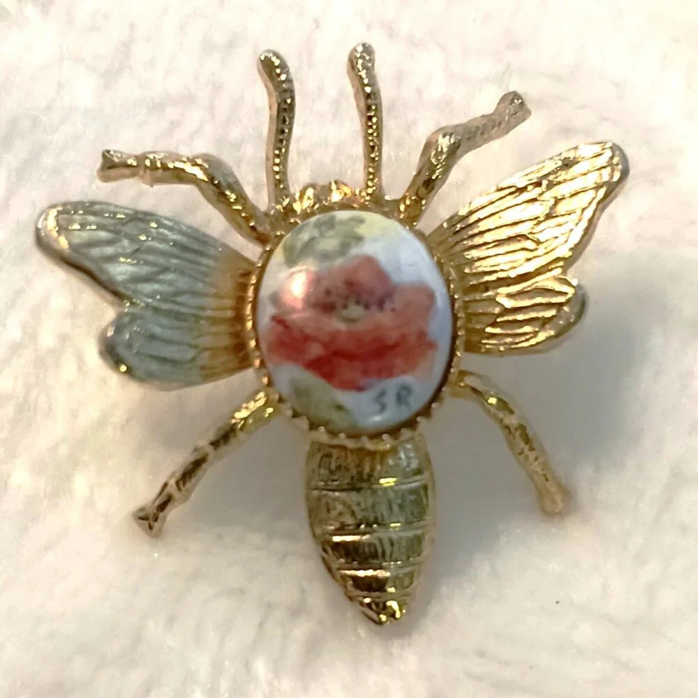 Vintage Gold Tone Bee Brooch Pin Hand-Painted Flower Body Initialed 1" Whimsical - Picture 6 of 10